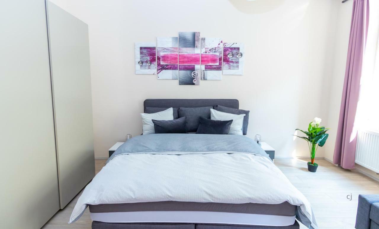 Radiant Premium - Fuenfhaus *