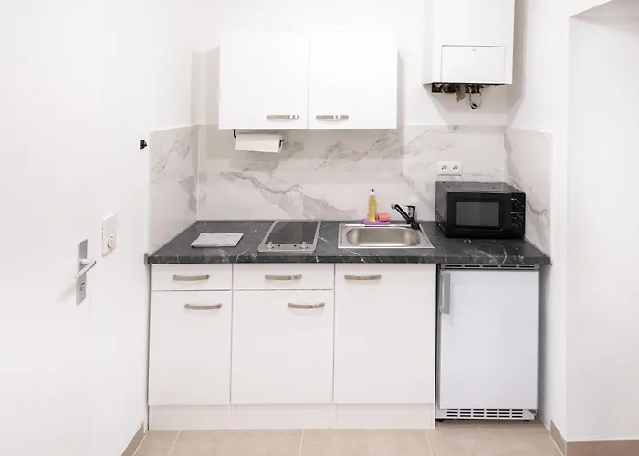 Radiant Premium Apartments - Fuenfhaus